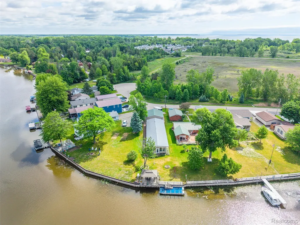 1656 S Riverside Drive Au Gres City MI 48703
