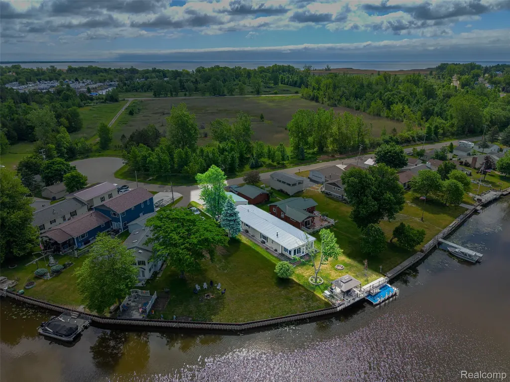 1656 S Riverside Drive Au Gres City MI 48703
