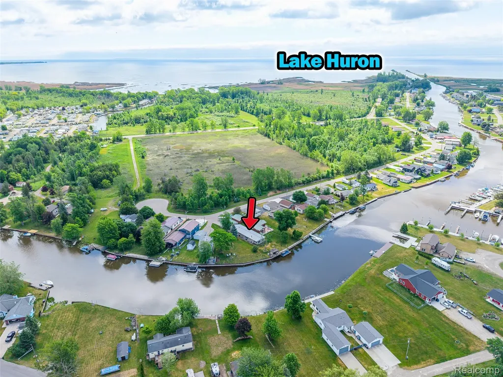 1656 S Riverside Drive Au Gres City MI 48703