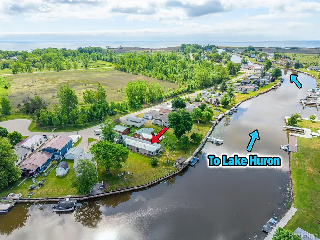 1656 S Riverside Drive Au Gres City MI 48703