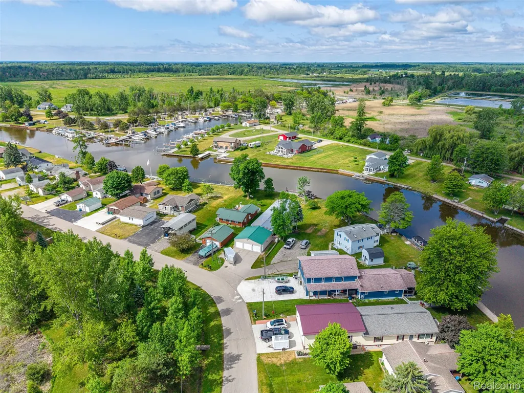1656 S Riverside Drive Au Gres City MI 48703