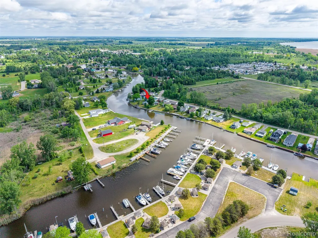 1656 S Riverside Drive Au Gres City MI 48703
