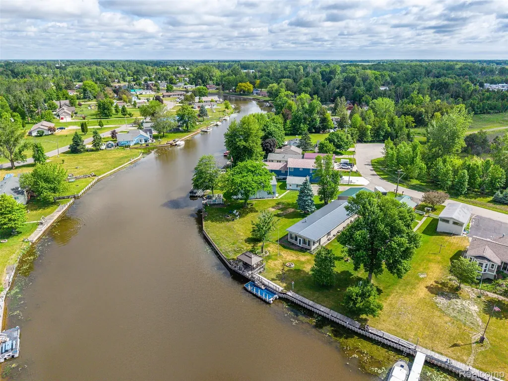 1656 S Riverside Drive Au Gres City MI 48703