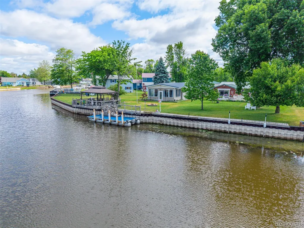 1656 S Riverside Drive Au Gres City MI 48703