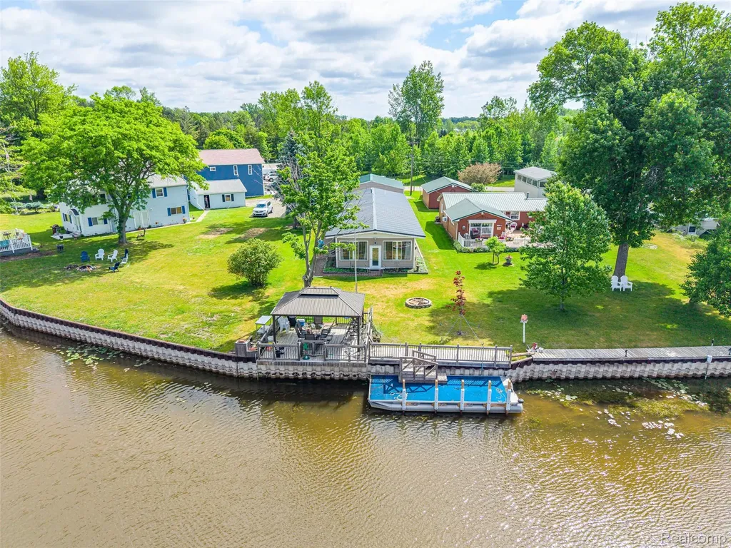 1656 S Riverside Drive Au Gres City MI 48703