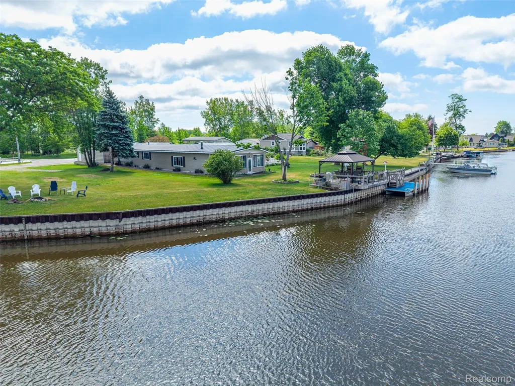 1656 S Riverside Drive Au Gres City MI 48703