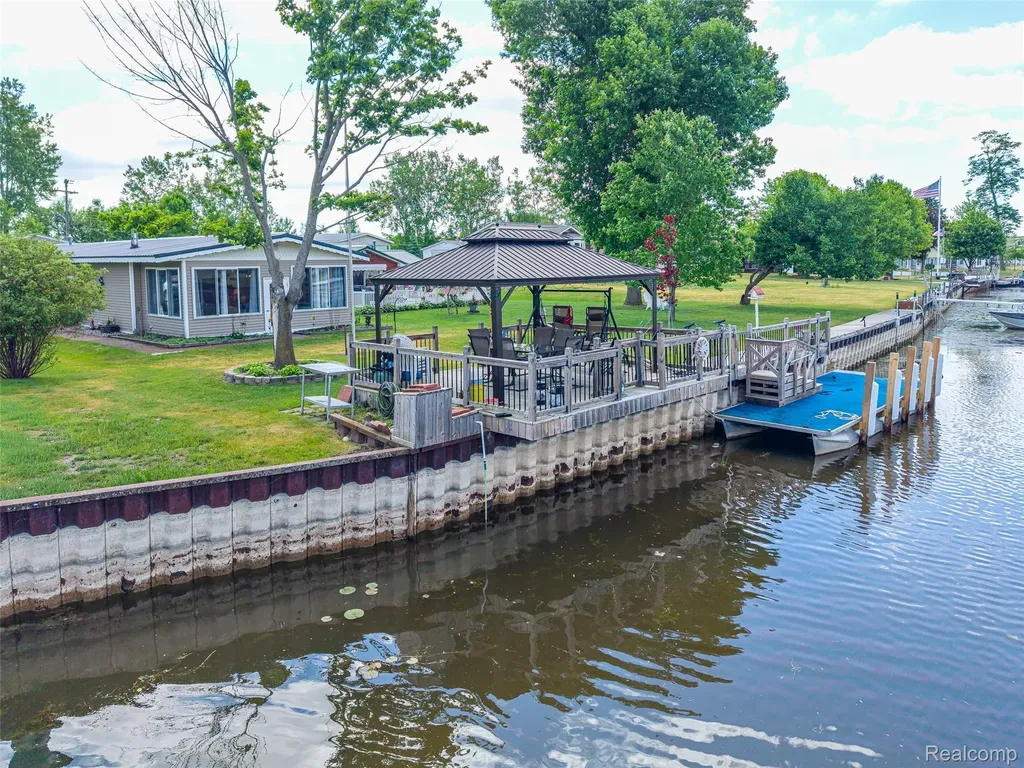 1656 S Riverside Drive Au Gres City MI 48703
