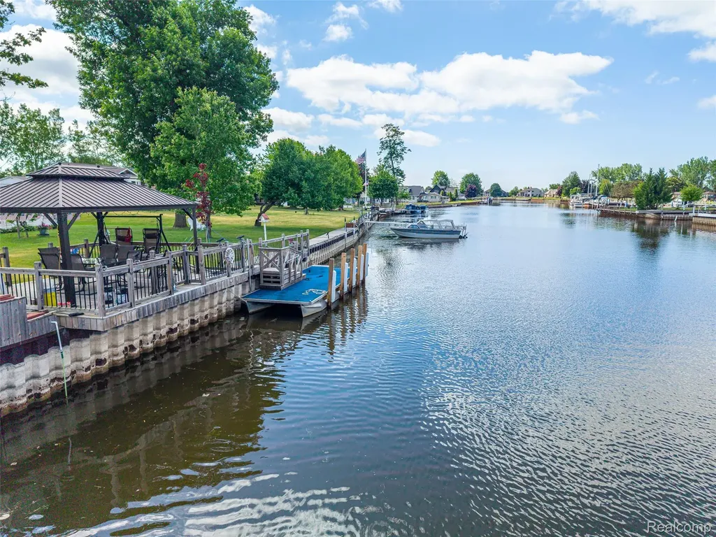 1656 S Riverside Drive Au Gres City MI 48703