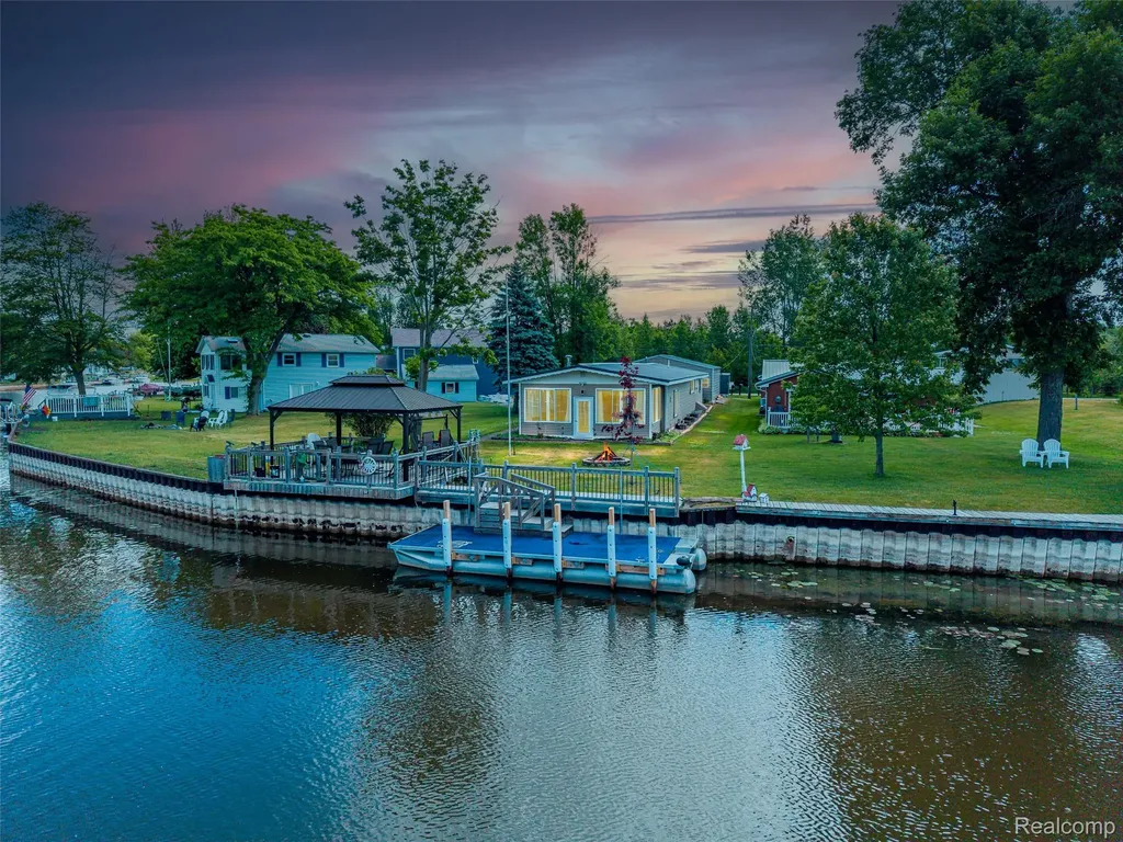 1656 S Riverside Drive Au Gres City MI 48703