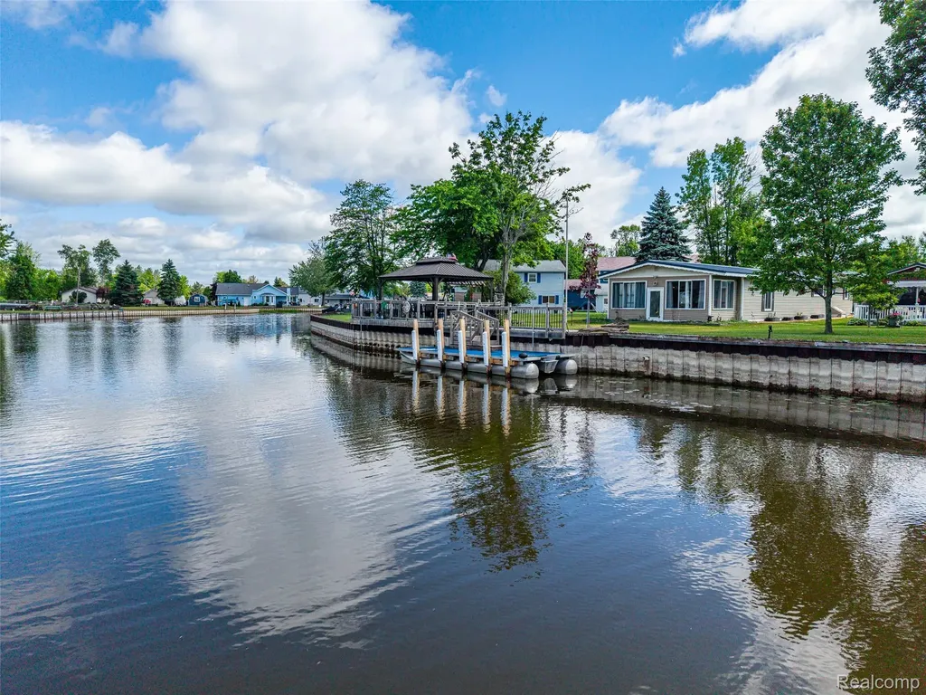 1656 S Riverside Drive Au Gres City MI 48703