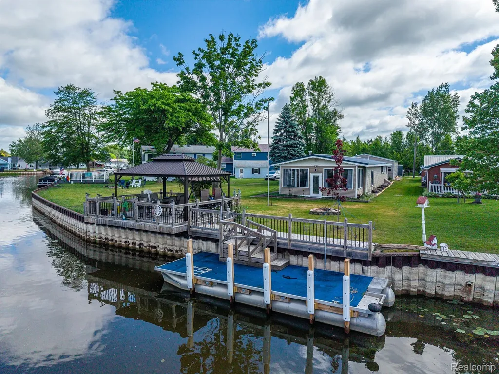 1656 S Riverside Drive Au Gres City MI 48703