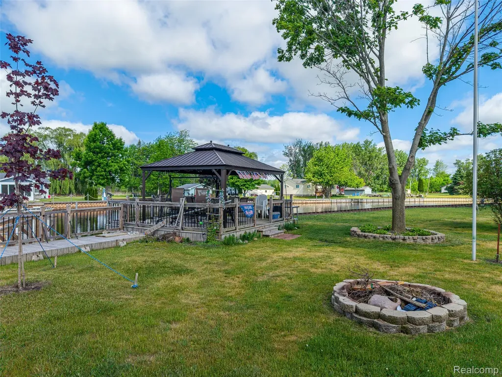 1656 S Riverside Drive Au Gres City MI 48703
