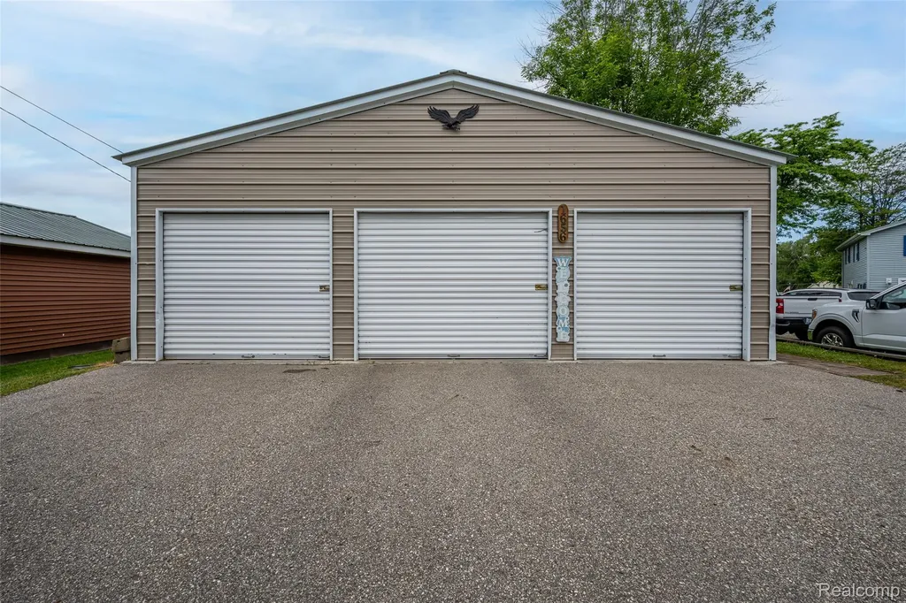 1656 S Riverside Drive Au Gres City MI 48703