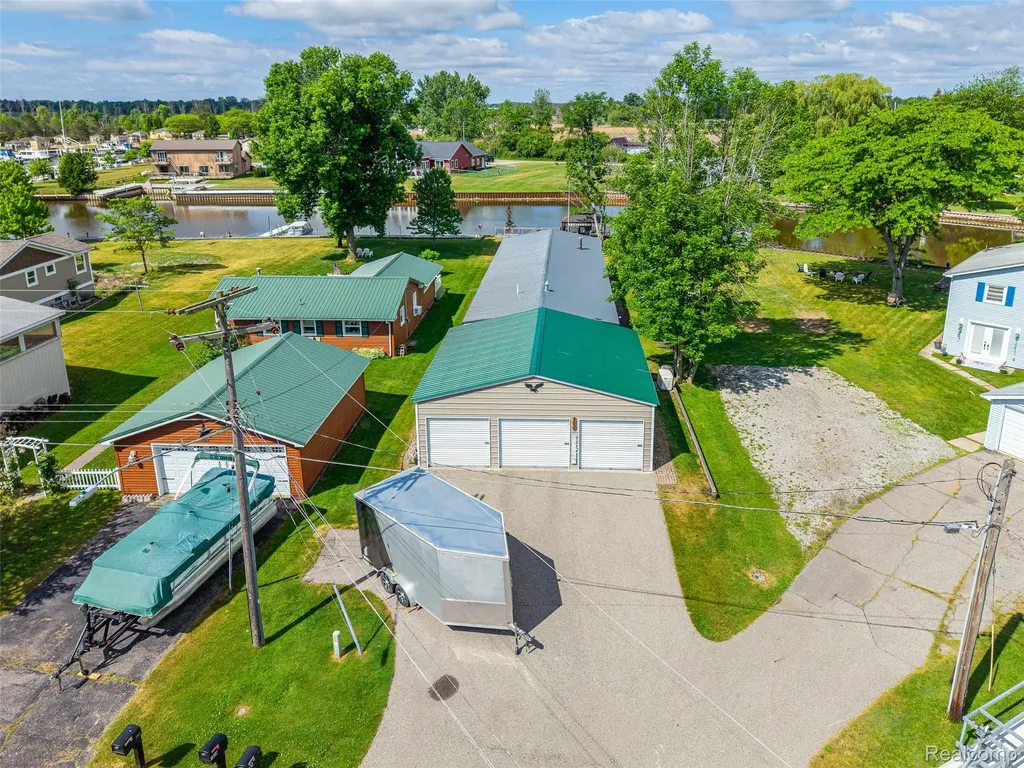 1656 S Riverside Drive Au Gres City MI 48703