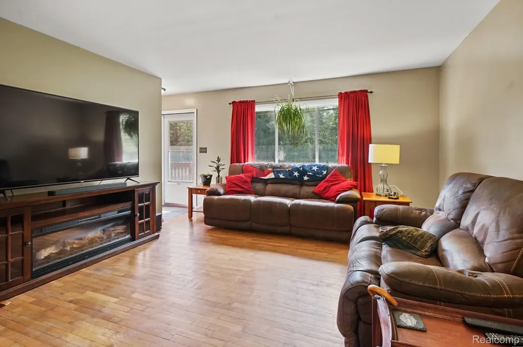 5014 Oak Hill Road Brandon Charter Township MI 48348