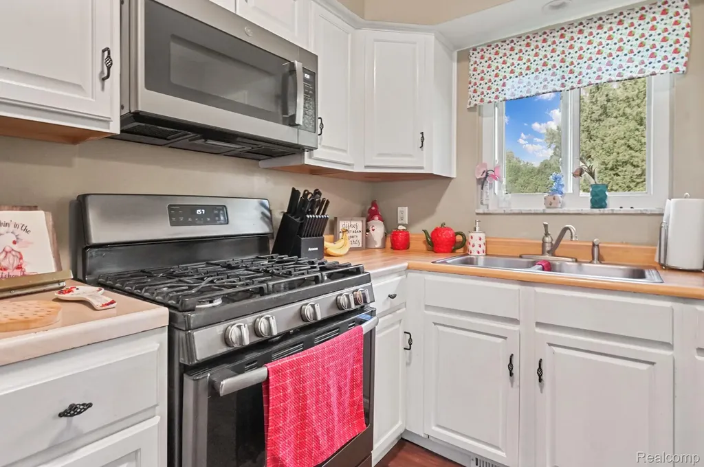 5014 Oak Hill Road Brandon Charter Township MI 48348