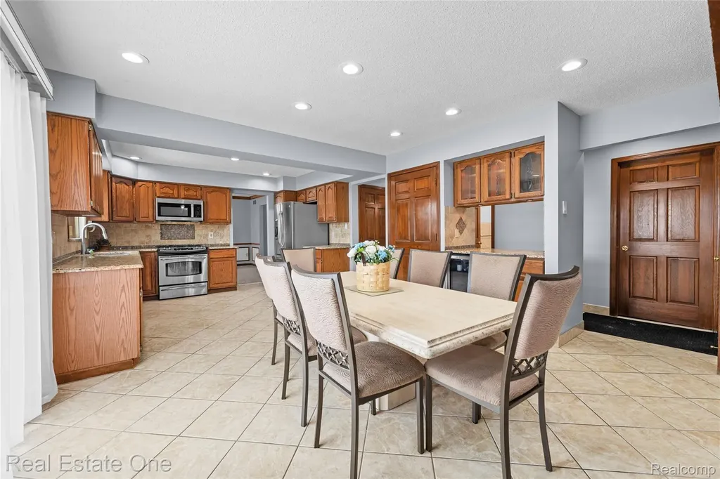 17300 Timothy Drive Southgate City MI 48195