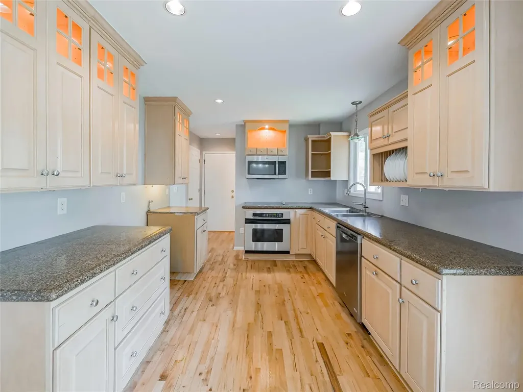 21728 Ruth Street Farmington Hills City MI 48336