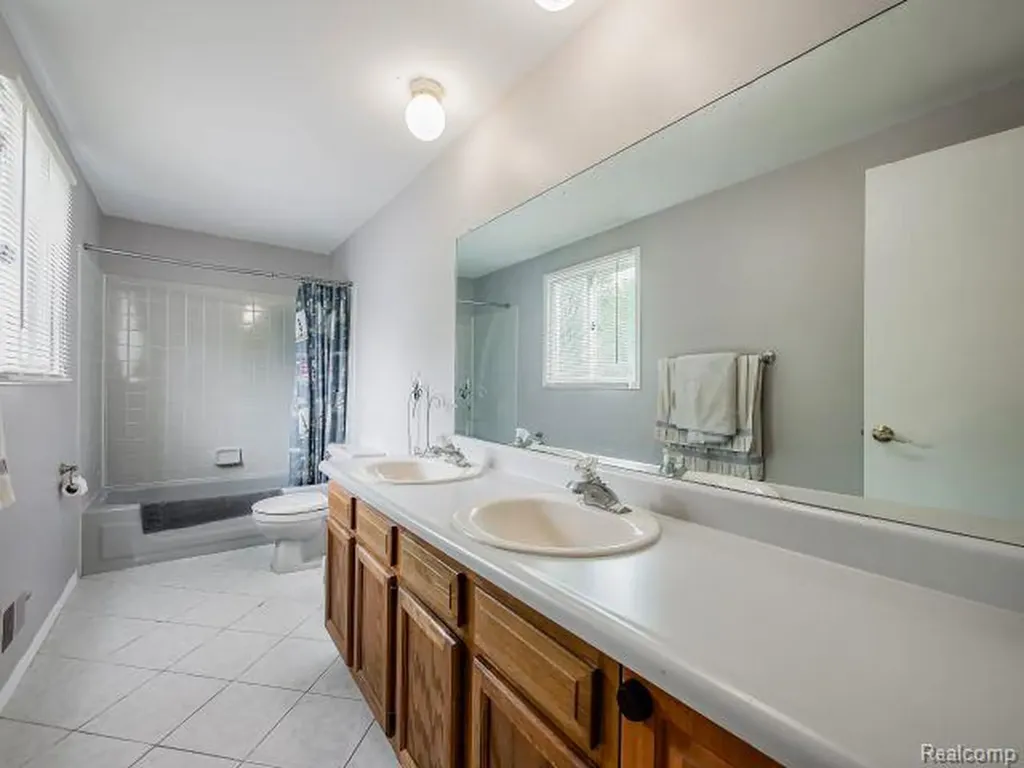 21728 Ruth Street Farmington Hills City MI 48336