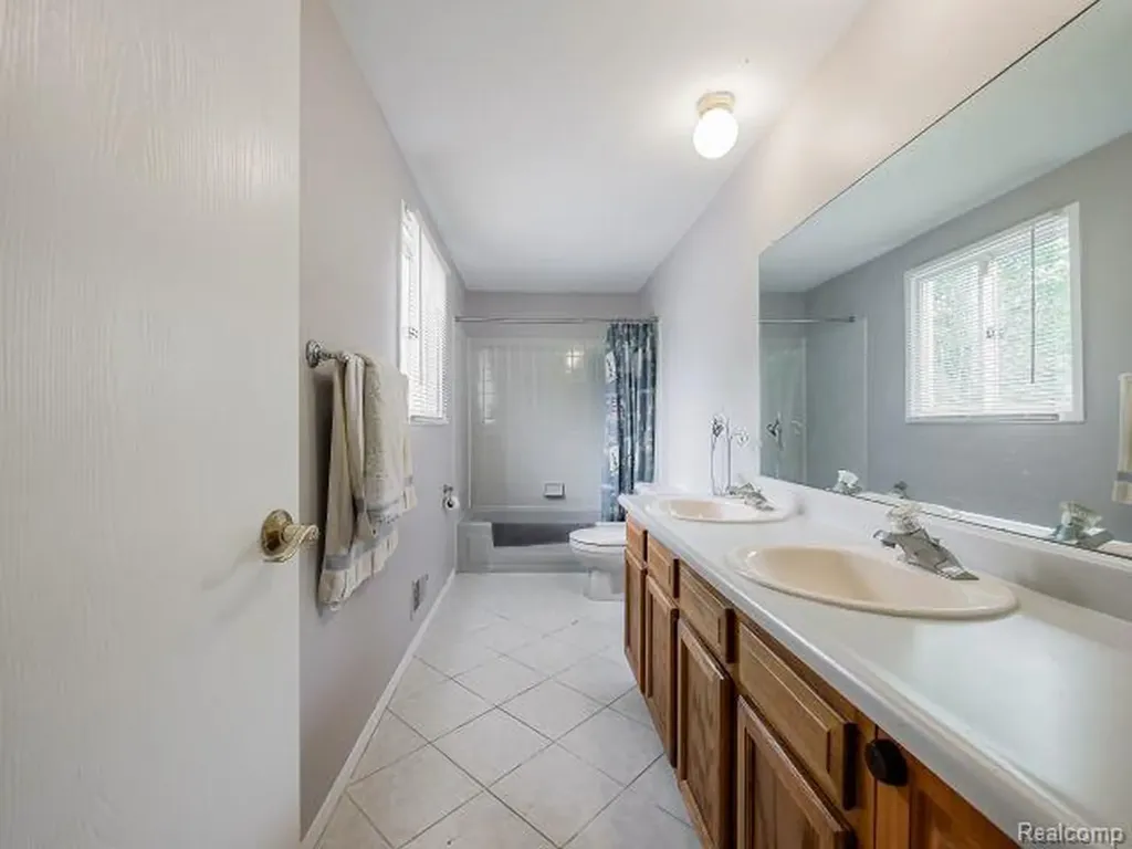 21728 Ruth Street Farmington Hills City MI 48336