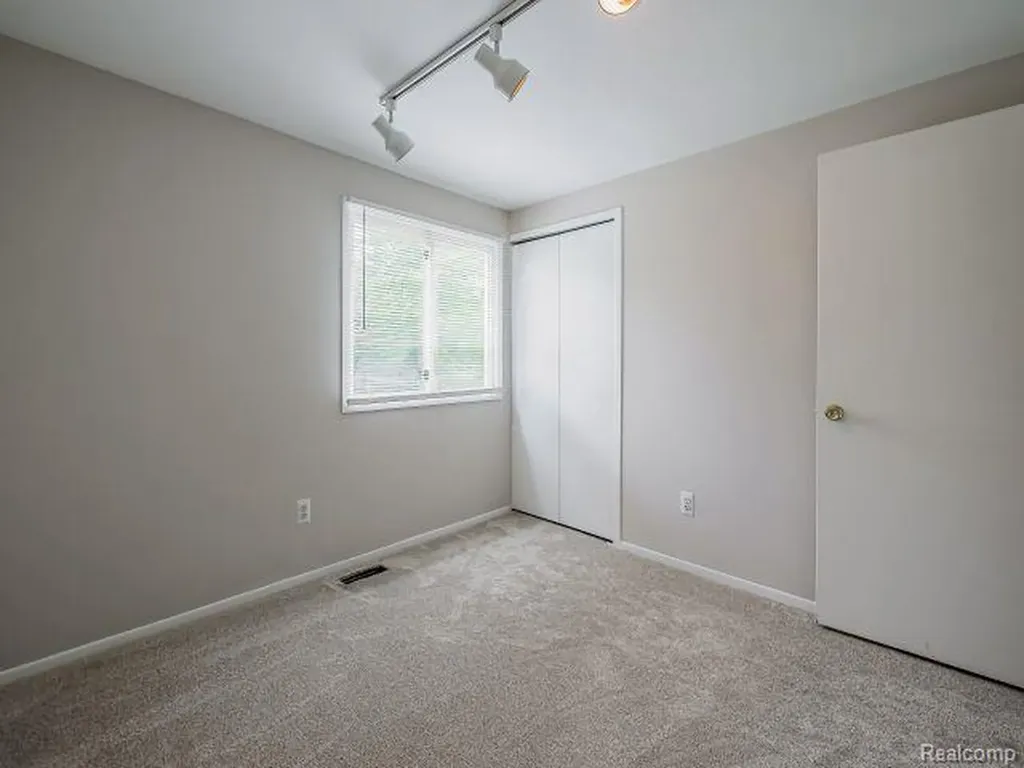 21728 Ruth Street Farmington Hills City MI 48336
