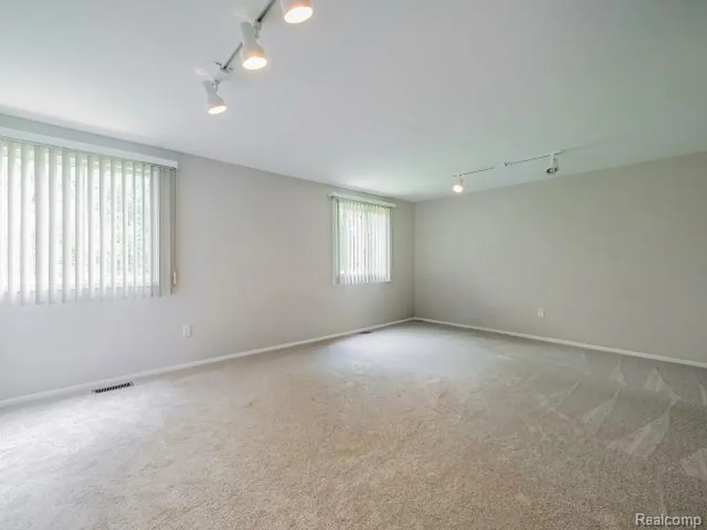21728 Ruth Street Farmington Hills City MI 48336
