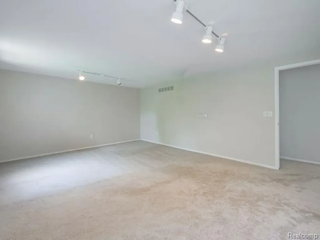 21728 Ruth Street Farmington Hills City MI 48336