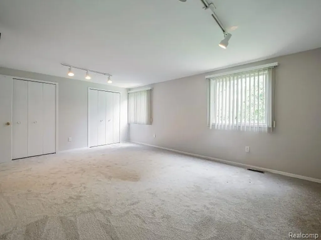 21728 Ruth Street Farmington Hills City MI 48336