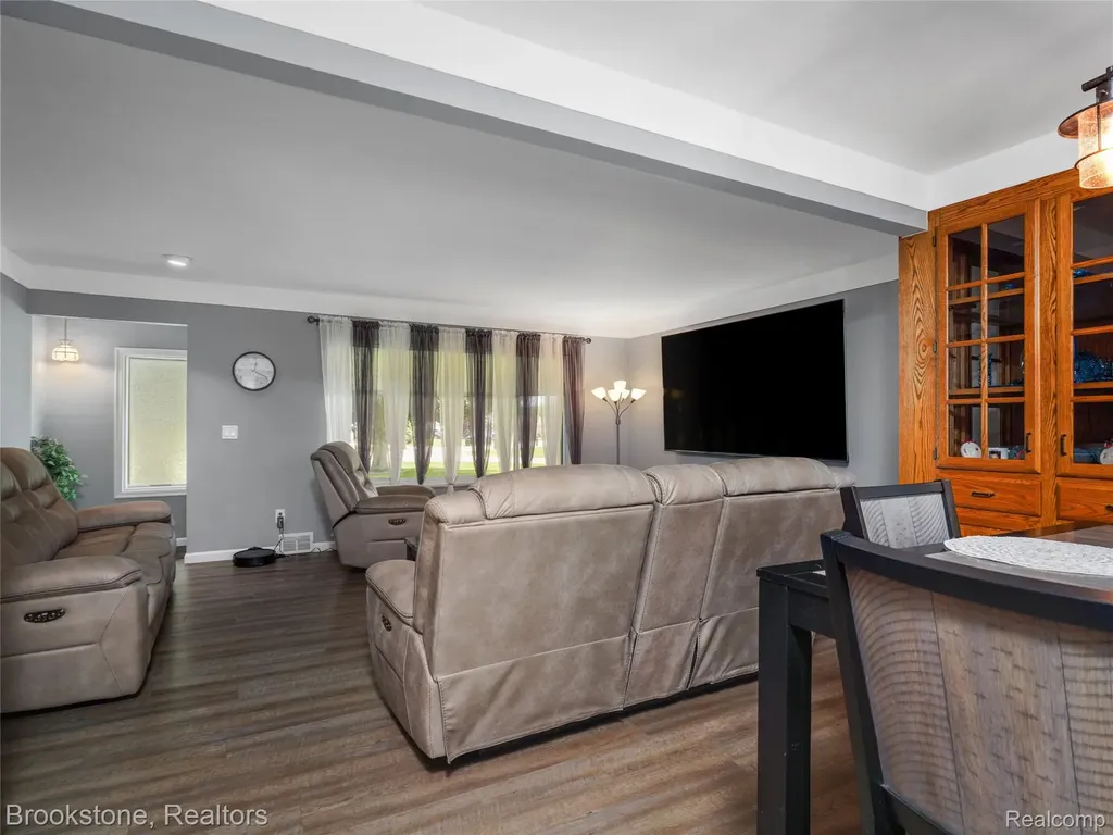 6042 Ravenswood Drive Shelby Charter Township MI 48316