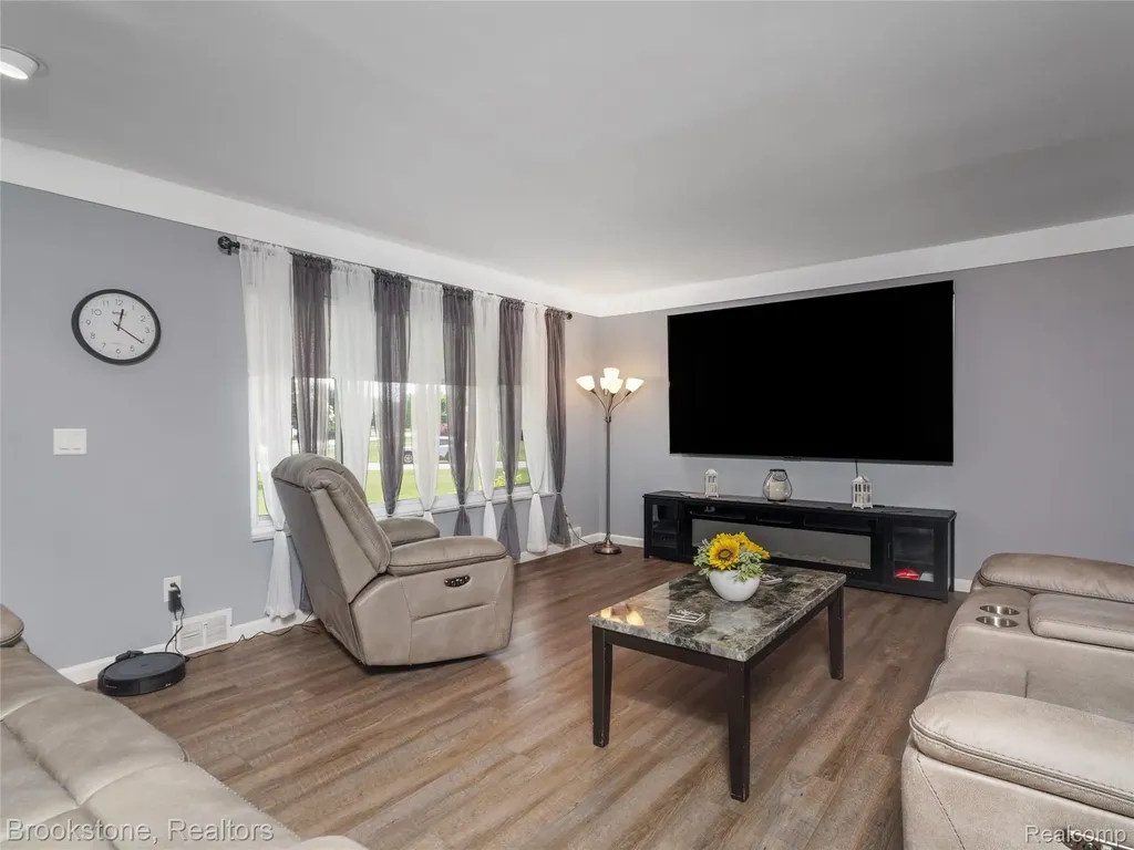6042 Ravenswood Drive Shelby Charter Township MI 48316