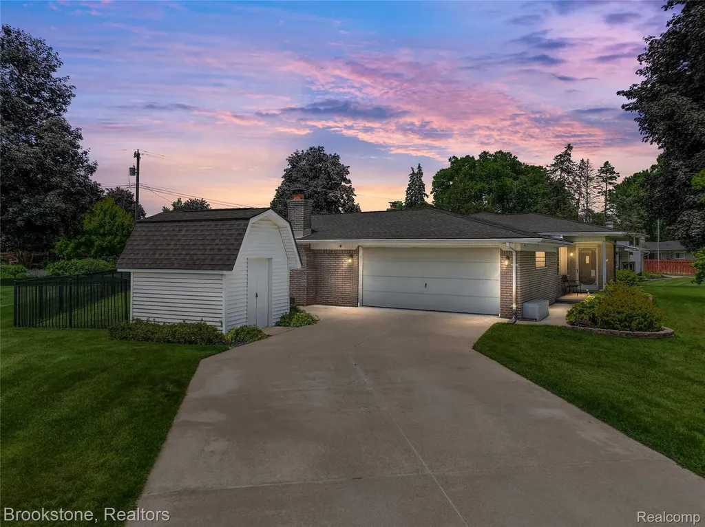 6042 Ravenswood Drive Shelby Charter Township MI 48316