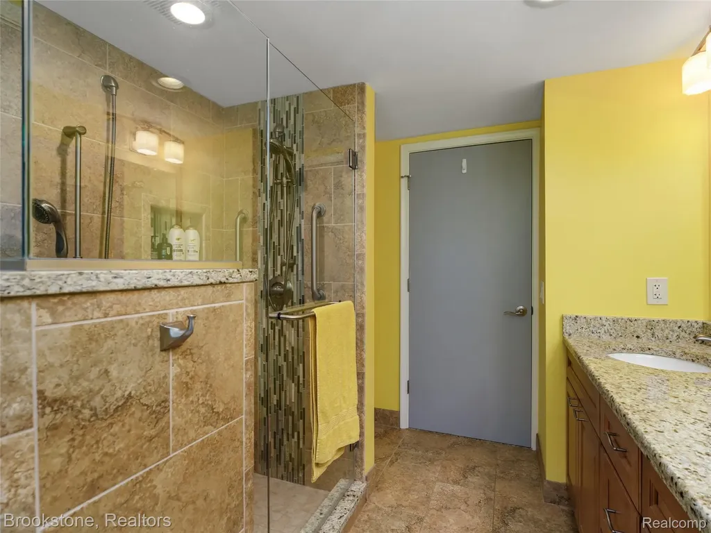 6042 Ravenswood Drive Shelby Charter Township MI 48316