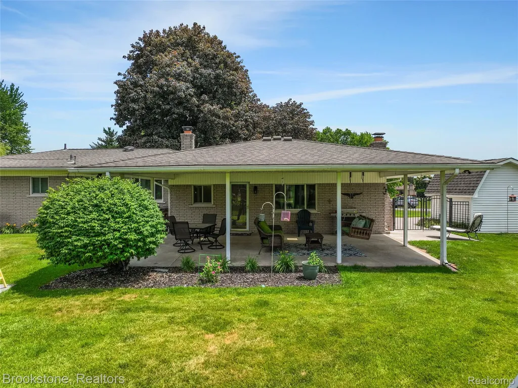 6042 Ravenswood Drive Shelby Charter Township MI 48316