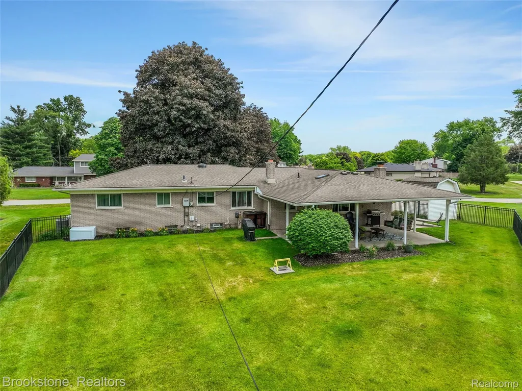 6042 Ravenswood Drive Shelby Charter Township MI 48316