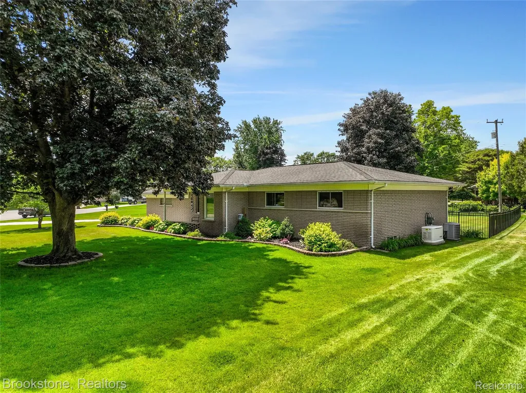 6042 Ravenswood Drive Shelby Charter Township MI 48316