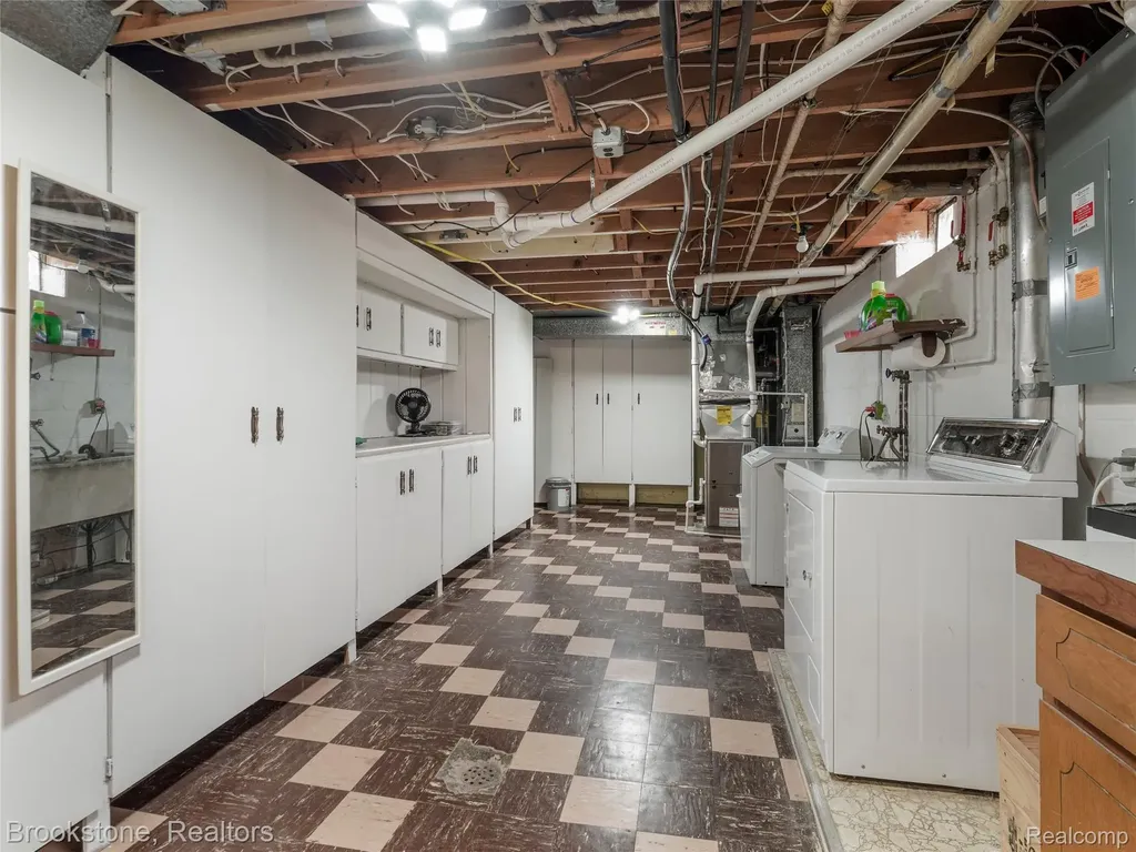 6042 Ravenswood Drive Shelby Charter Township MI 48316