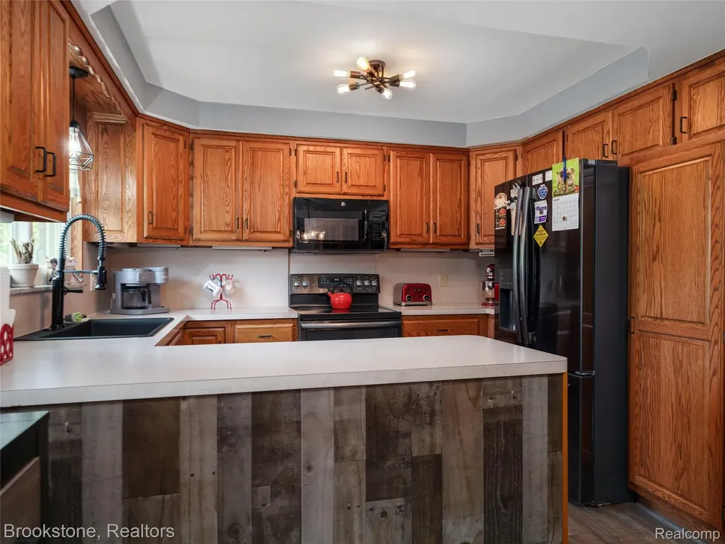6042 Ravenswood Drive Shelby Charter Township MI 48316