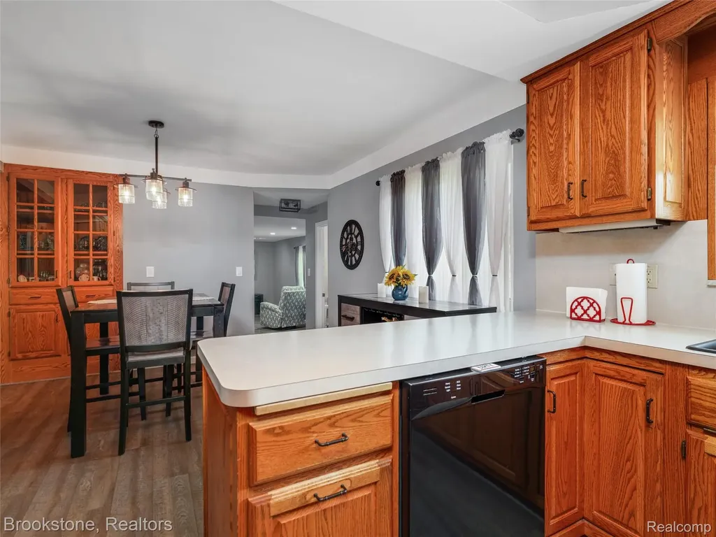 6042 Ravenswood Drive Shelby Charter Township MI 48316
