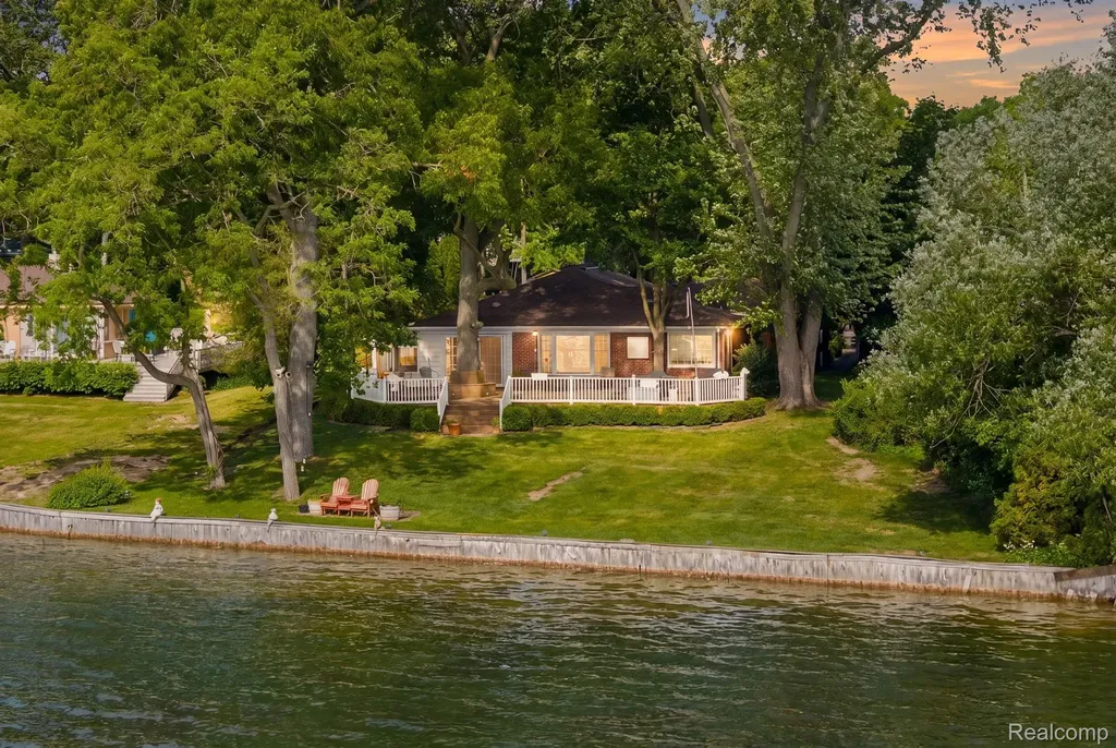 3080 Jackson Boulevard Highland Charter Township MI 48356