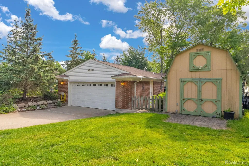 3080 Jackson Boulevard Highland Charter Township MI 48356