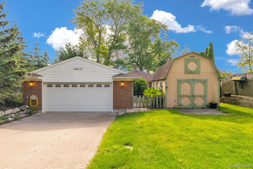 3080 Jackson Boulevard Highland Charter Township MI 48356