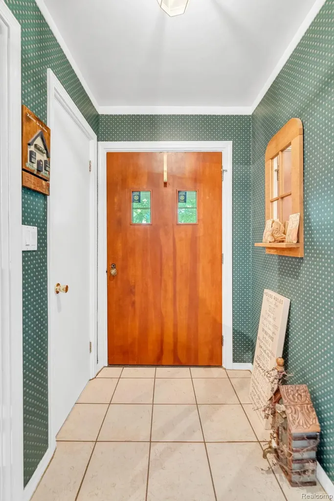 3080 Jackson Boulevard Highland Charter Township MI 48356