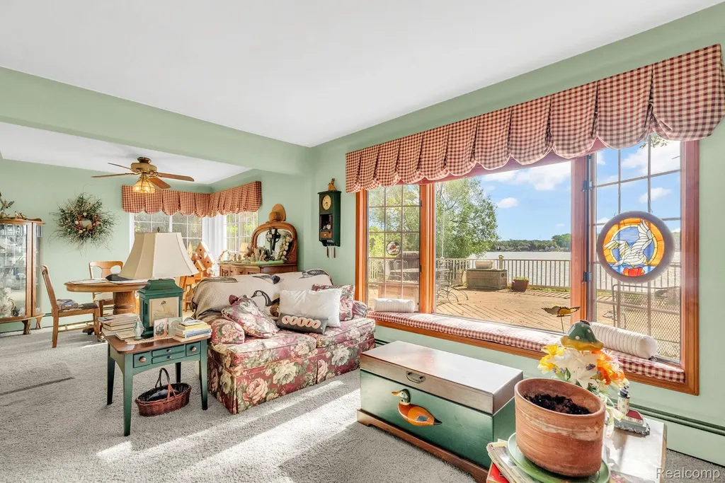 3080 Jackson Boulevard Highland Charter Township MI 48356
