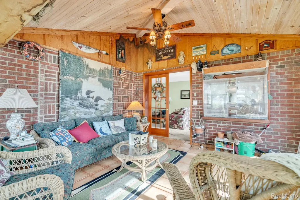 3080 Jackson Boulevard Highland Charter Township MI 48356