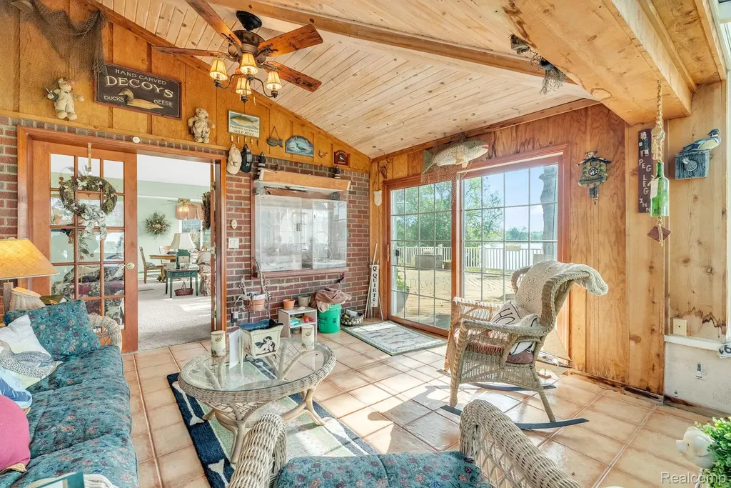 3080 Jackson Boulevard Highland Charter Township MI 48356