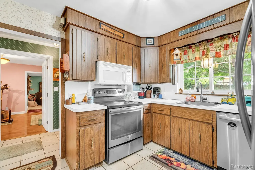 3080 Jackson Boulevard Highland Charter Township MI 48356