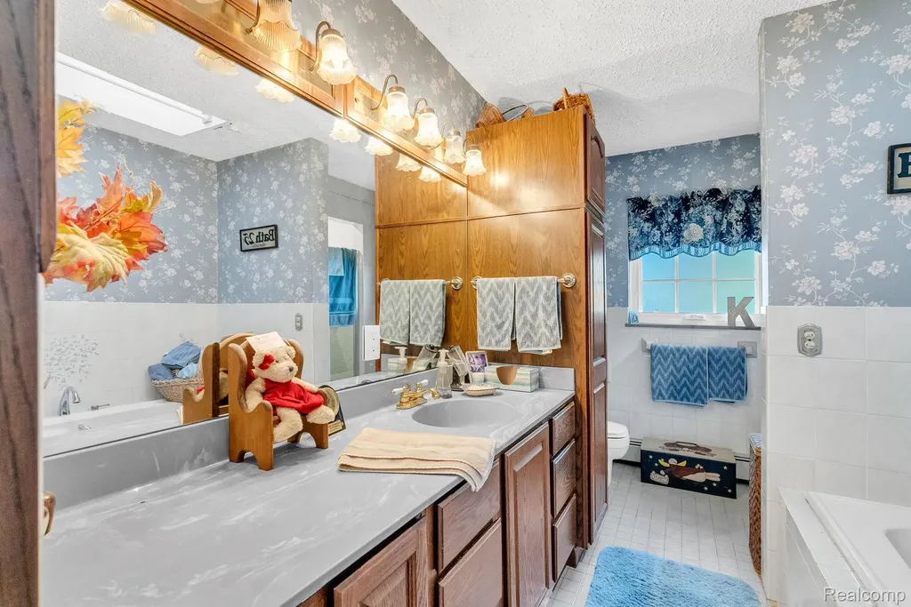 3080 Jackson Boulevard Highland Charter Township MI 48356