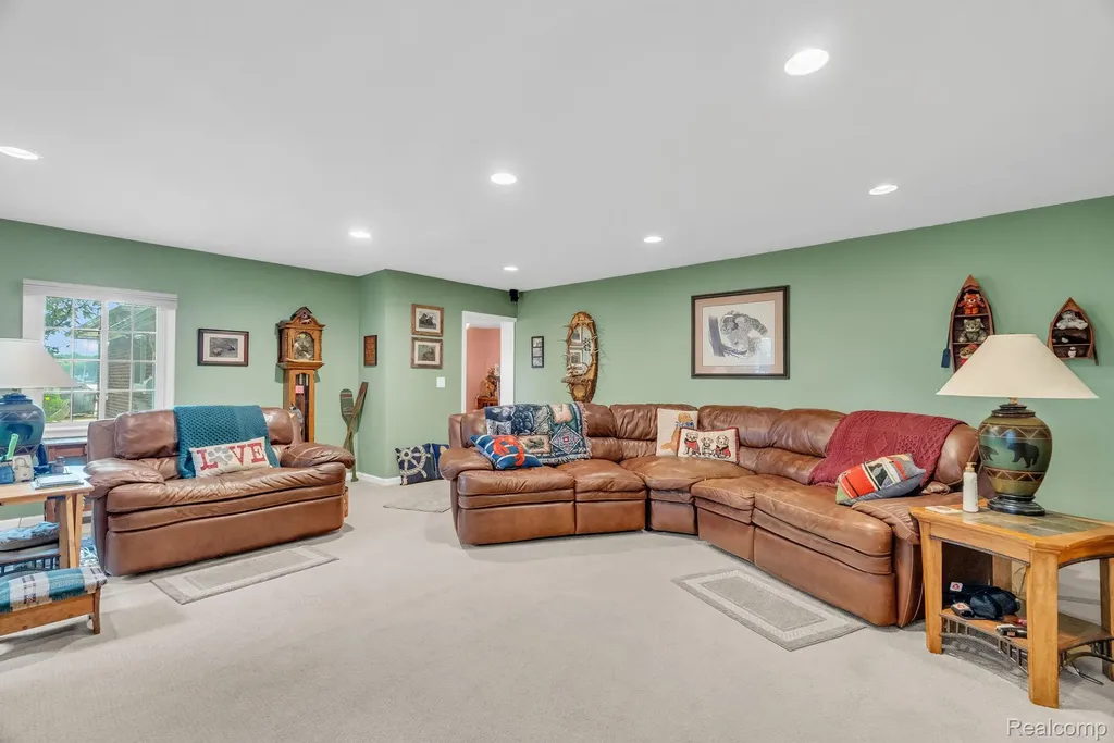 3080 Jackson Boulevard Highland Charter Township MI 48356