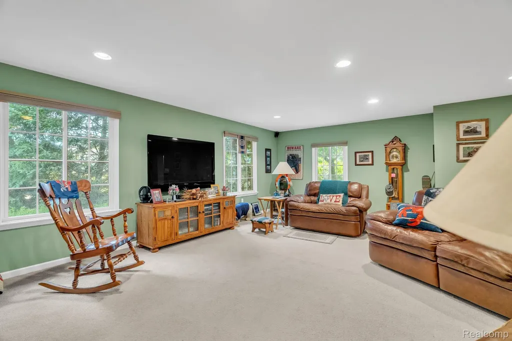 3080 Jackson Boulevard Highland Charter Township MI 48356