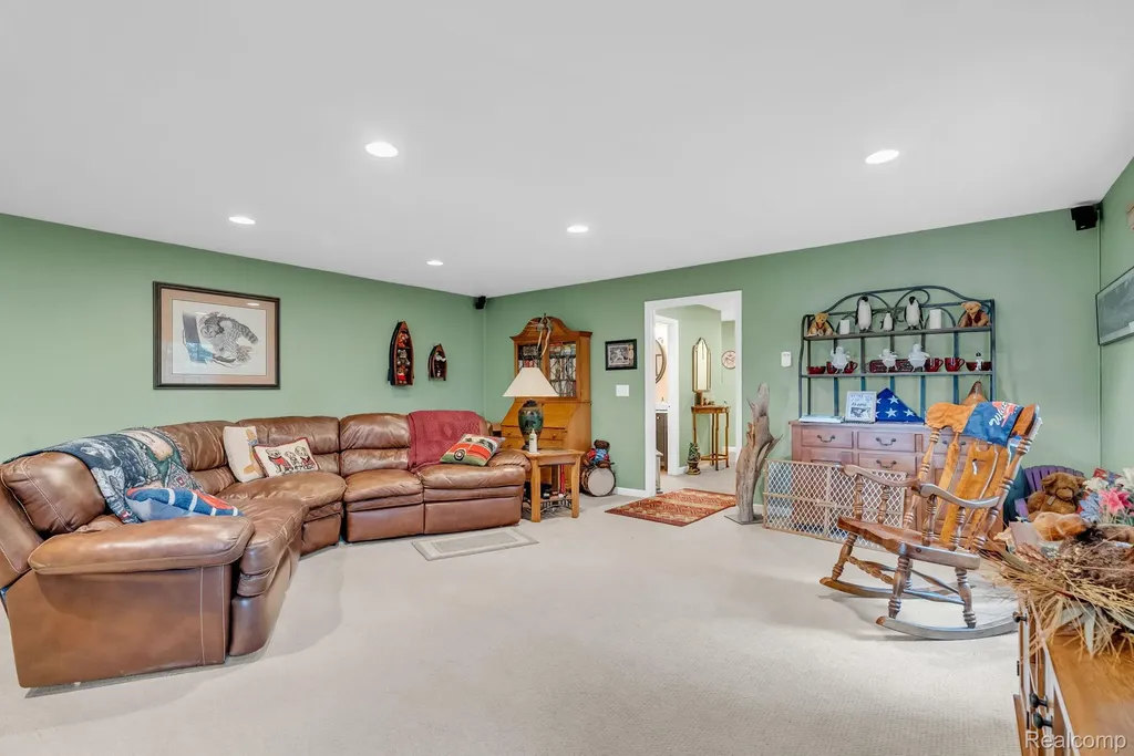 3080 Jackson Boulevard Highland Charter Township MI 48356